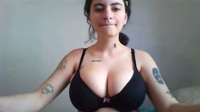 pierced babe sucking a dildo between tits live on webcam