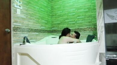 Fucking rich in the jacuzzi