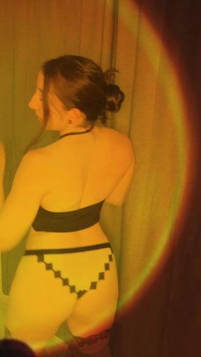 Twerking at night 🥵