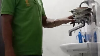 مص القضيب، أسود، بدون واقٍ، مشعر، كبير وصغير، أب – فيلم علني لشباب أمريكيين مثليين ناضجين يمارسون الجنس الشرجي العنيف