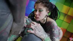 Tattooed performers engage in extreme ass gapethreesome