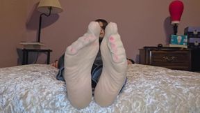 Enby Shows of Their Brown Nylons!