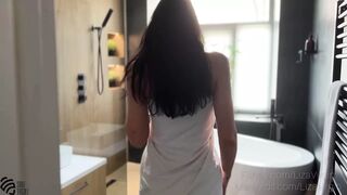 Liza Innocent Take a shower