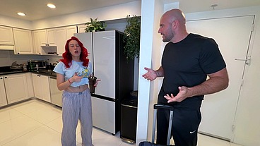 Zoey DiGiacomo Shares Bed & Fucks Dad's Best Friend JMac