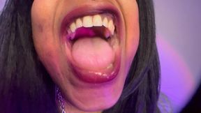 Greedy Giantess Wet and Messy Mouth Teases Tiny