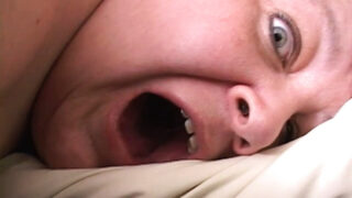 MILF madura gordita con grandes tetas se deja follar el culo por su hermano