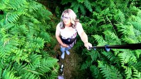 Kellycd2022 horny in the woods
