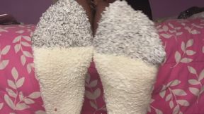 Pulling Off My Fuzzy Socks. Wrinkly Soles & Toe Wiggles Revealed.