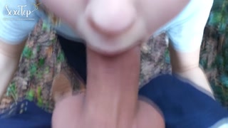 Je baise une blonde en porte jarretelles dans la forêt - Sexe en public risqué