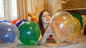 Angie smoothly squeezing fingers and popping 4K UHD