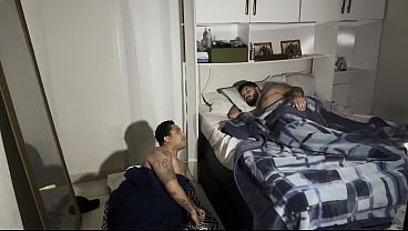 &Eacute_ T&Atilde_O BOM QUANDO VOC&Ecirc_ &Eacute_ CONVIDADO PARA DORM| NA CASA O SEU AMIGO E ACONTECE ISSO...