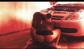 camera in the garage films naughty woman sitting on the mechanic&#039;s dick!
