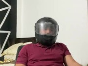 Mensajero se masturba con mis fotos part 1