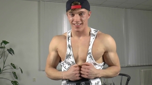 East Boys: Muscled gay has a passion for nailing