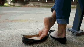 Long wait at the bus stop WMV (1920x1080) FHD