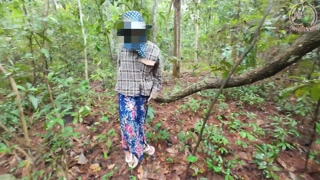 Amateur Thai villagers have sex in the forest public 4K 18+
