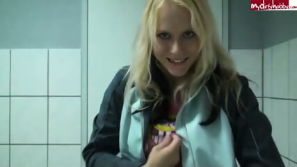 blondehexe pipi mdchen