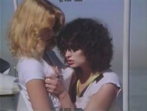 Raunchy blonde treats her lesbian girlfriend with facesitting