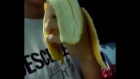 Chupando banana, asi se hace