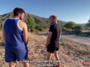 Amigos hetero follando al aire libre