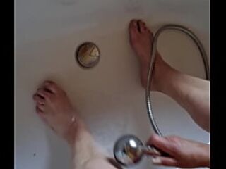 Wash dirty feet in the bathtub