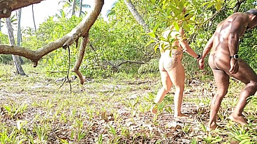 AMIGO MIM PEGOU NA FLORESTA E MIM METE A PICA BEM FORTE DANDO UMA GOSADA DENTRO DO MEU TOBA