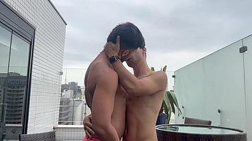 FUDENDO NA VARANDA COM O VIZINHO