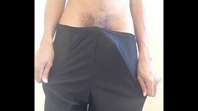 Novinho brincando com o pau e mostrando o cuzinho