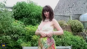 Milf Loves To Play With Her Wet Pussy Outside - MatureNL