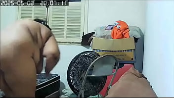 FLAGRA DE VIZINHA PEITUDA GORDINHA E GOSTOSA SENDO FILMADA PELADA ARRUMANDO A CASA