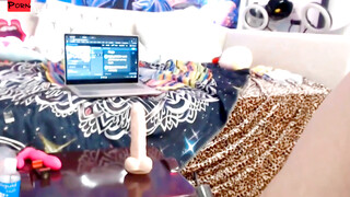 Hot MILF Uses Vibrating Dildo to Climax in Her Own Way