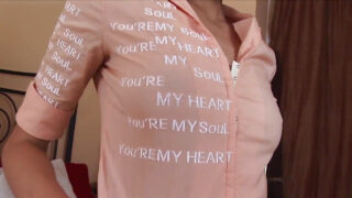 Stephanie Santillan, tatouée, fait une fellation bâclée avant de se faire sodomiser.