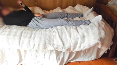 【盗撮風】スマホでエッチな動画見ながら腰ヘコヘコオナニー