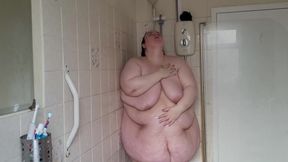 Sensual Shower with This Big Fat Body