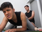 El profe de yoga le entrena el hoyo a cliente con consoladores enormes