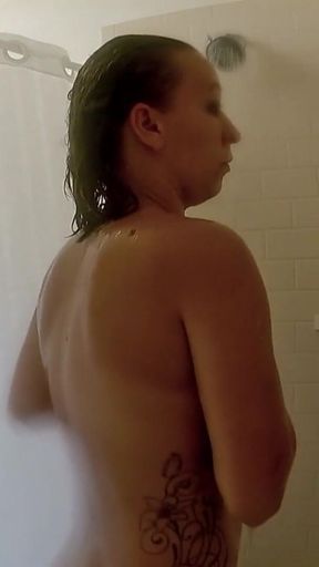 Nicci Taylor Takes a Sexy Shower