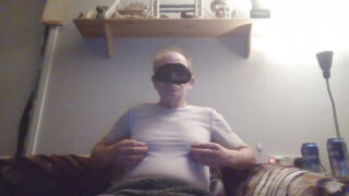 Webkamera-moro med eldre britiske kjekkaser i undertøy som blir knyttet til eksplosive cumshots