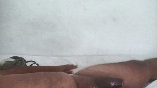 Maszturbáció, spermalövés, fekete, nagy fekete fasz, fejés – nagy faszú amatőr fiatal pufók srácok basszák a seggüket