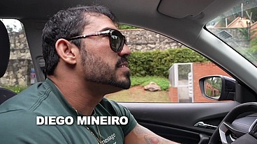 TRABALHANDO DE MOTORISTA E O PASSAGEIRO DEU EM CIMA. PAGOU A CORRIDA COM O CUZÃO.
