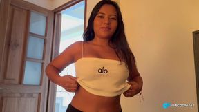 This Girl Knows How to Masturbate Me with Her Feet