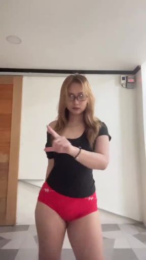Amateur teen goes viral on TikTok