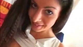 Hermano folla los culos de Jennifer London y Lucy Lee en un trío caliente con acción oral