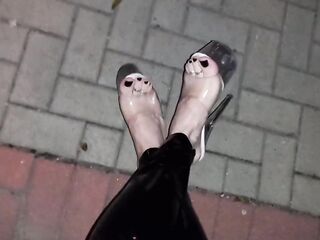 I cum on a night walk - I wear latex leggings and stripper high heels