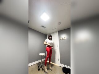 Hot trans CD in sexy red latex jeans