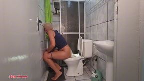 Farts from Sanssa, with farts in the toilet