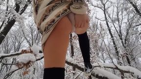 OUTDOOR too cold,but she are hot,winter nice time for multi squirt orgasm