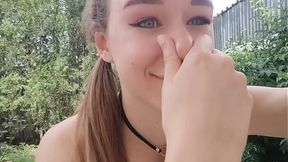 girl peeing twice for free