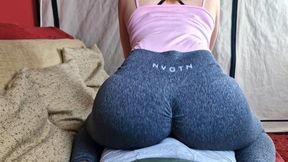 Amateur Lapdance with big booty in leggins