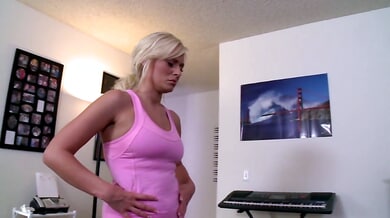 Blonde pornstar Angelina Ash rides the Sybian before taking cumshot