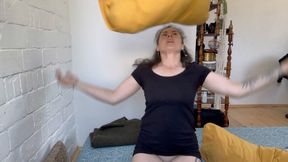 boom on head make her eyes crossed mo